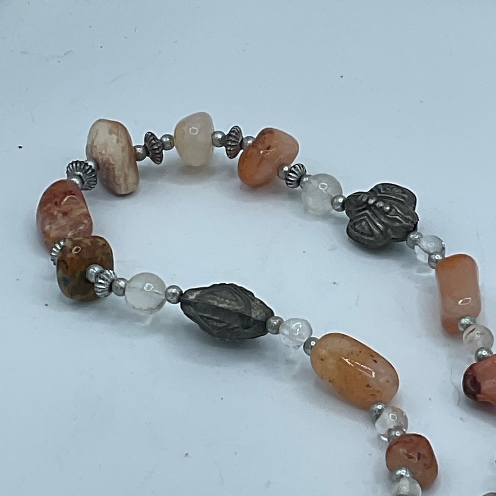 “NATURAL GEMSTONE VINTAGE NECKLACE”. With Unique Silver Bead Detail. - Picture 8 of 14